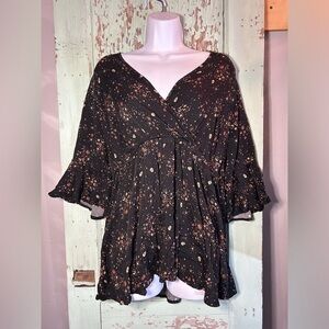Torrid Size 0 Black Skull Star Moon Trumpet Sleeve Faux Wrap 3/4 Sleeve Blouse.